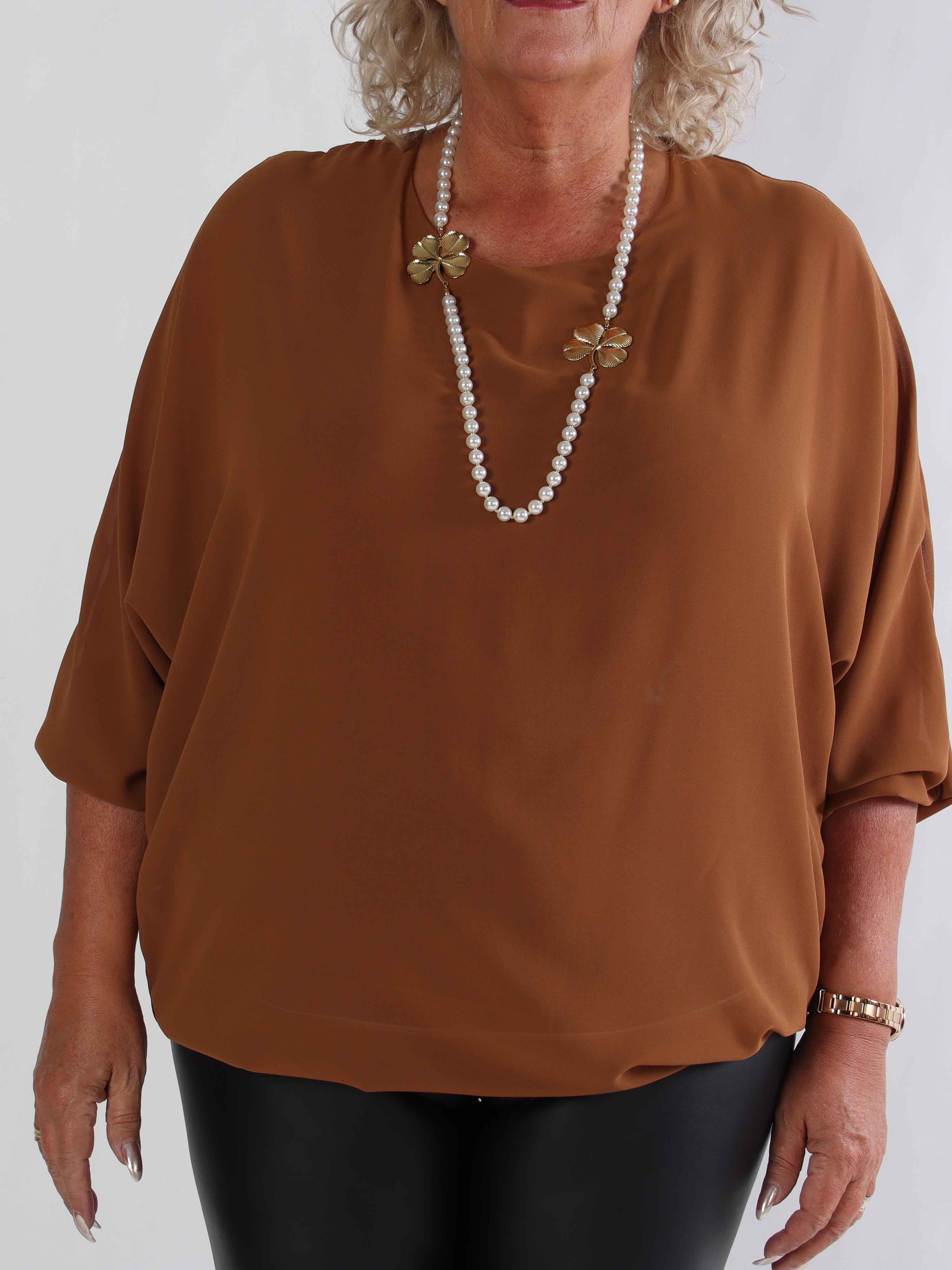 Destiny Plain - Plus size chiffongblus med fladdermusärmar